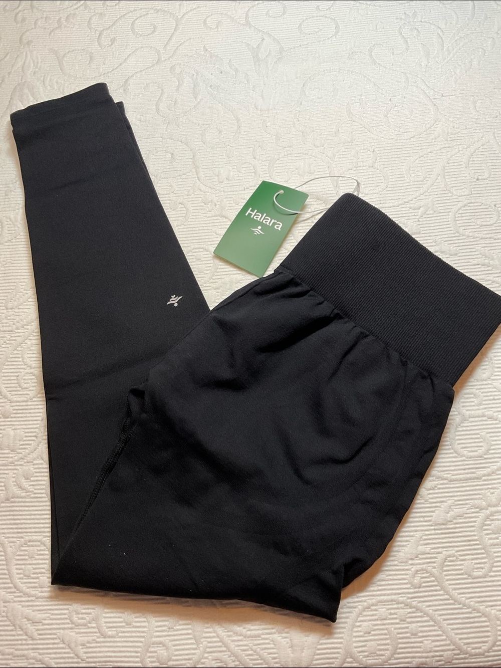 HALARA Sculpt Black leggings. Medium. NWT